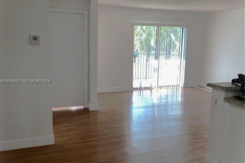 Condo in Pembroke Pines, Florida, 2 bedrooms  № 2251877 - photo 24