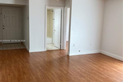 Condo in Pembroke Pines, Florida, 2 bedrooms  № 2251877 - photo 25