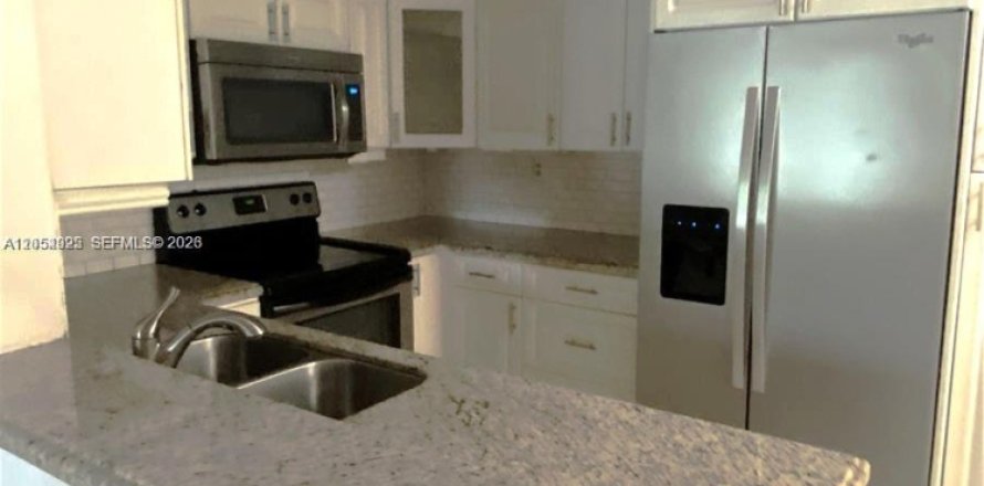 Condo in Pembroke Pines, Florida, 2 bedrooms  № 2251877