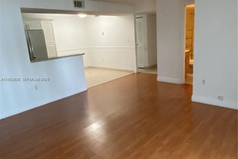 Condo in Pembroke Pines, Florida, 2 bedrooms  № 2251877 - photo 30