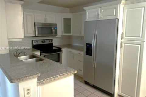 Condo in Pembroke Pines, Florida, 2 bedrooms  № 2251877 - photo 22