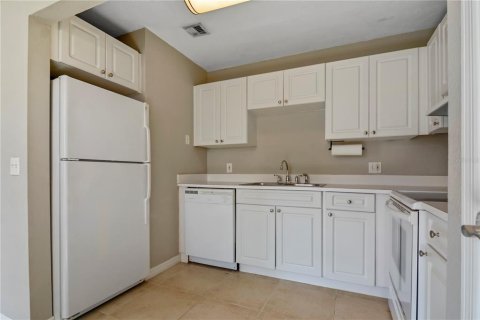 Copropriété à vendre à Tampa, Floride: 2 chambres, 85.84 m2 № 1775094 - photo 10