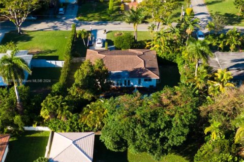 House in El Portal, Florida 3 bedrooms, 141.12 sq.m. № 1704528 - photo 4