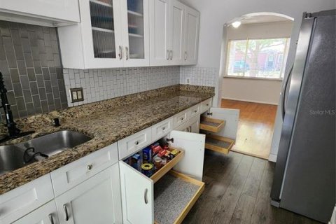House in Largo, Florida 3 bedrooms, 115.2 sq.m. № 2095714 - photo 8
