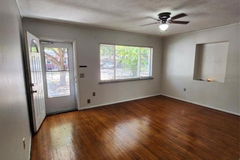 House in Largo, Florida 3 bedrooms, 115.2 sq.m. № 2095714 - photo 3