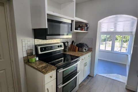 House in Largo, Florida 3 bedrooms, 115.2 sq.m. № 2095714 - photo 7
