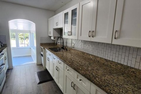 House in Largo, Florida 3 bedrooms, 115.2 sq.m. № 2095714 - photo 9