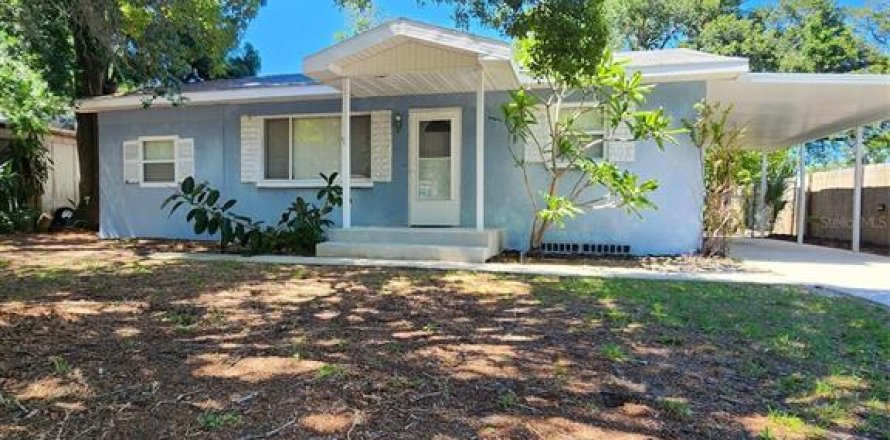 House in Largo, Florida 3 bedrooms, 115.2 sq.m. № 2095714