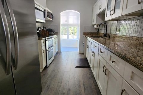 House in Largo, Florida 3 bedrooms, 115.2 sq.m. № 2095714 - photo 5