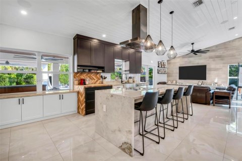 Villa ou maison à vendre à Miami, Floride: 4 chambres, 195.93 m2 № 1974123 - photo 22