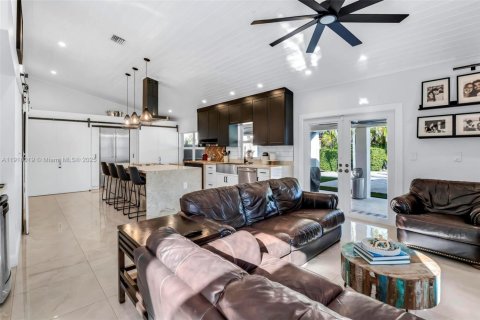 Villa ou maison à vendre à Miami, Floride: 4 chambres, 195.93 m2 № 1974123 - photo 15