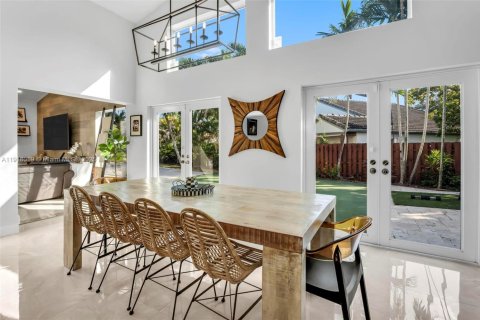 Villa ou maison à vendre à Miami, Floride: 4 chambres, 195.93 m2 № 1974123 - photo 13