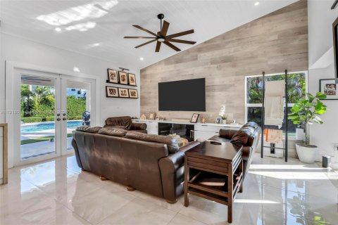 Villa ou maison à vendre à Miami, Floride: 4 chambres, 195.93 m2 № 1974123 - photo 14
