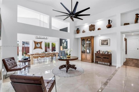 Villa ou maison à vendre à Miami, Floride: 4 chambres, 195.93 m2 № 1974123 - photo 6