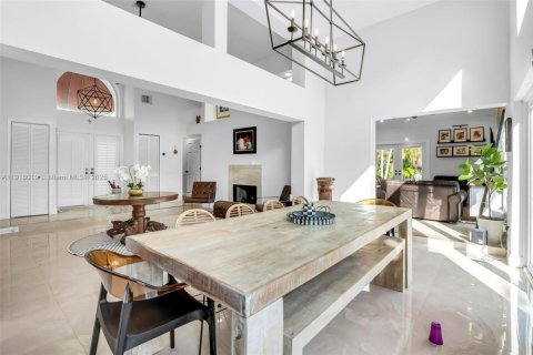 Villa ou maison à vendre à Miami, Floride: 4 chambres, 195.93 m2 № 1974123 - photo 7