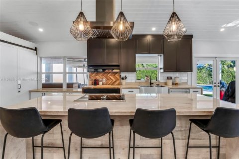 Villa ou maison à vendre à Miami, Floride: 4 chambres, 195.93 m2 № 1974123 - photo 21