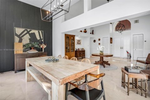 Villa ou maison à vendre à Miami, Floride: 4 chambres, 195.93 m2 № 1974123 - photo 12