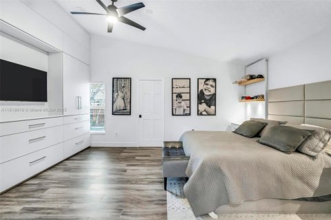 Villa ou maison à vendre à Miami, Floride: 4 chambres, 195.93 m2 № 1974123 - photo 28