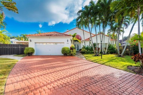 Villa ou maison à vendre à Miami, Floride: 4 chambres, 195.93 m2 № 1974123 - photo 1