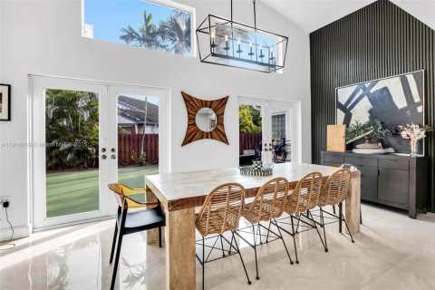 Villa ou maison à vendre à Miami, Floride: 4 chambres, 195.93 m2 № 1974123 - photo 11