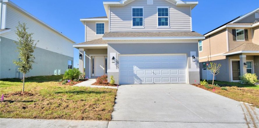 House in Winter Haven, Florida 4 bedrooms, 223.43 sq.m. № 915080