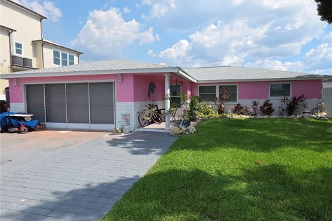 Casa en venta en Hernando Beach, Florida, 3 dormitorios, 153.47 m2 № 1805803 - foto 1