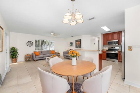 House in Gainesville, Florida 2 bedrooms, 107.02 sq.m. № 2106624 - photo 3