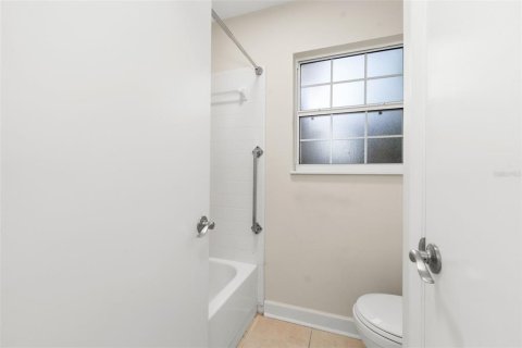 House in Gainesville, Florida 2 bedrooms, 107.02 sq.m. № 2106624 - photo 12