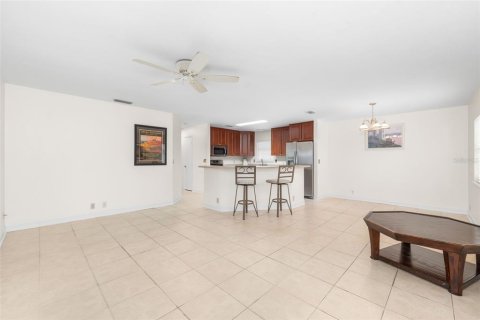House in Gainesville, Florida 2 bedrooms, 107.02 sq.m. № 2106624 - photo 6