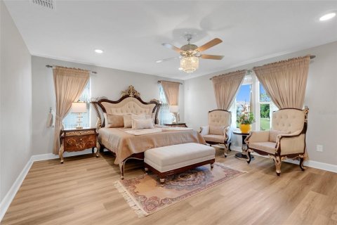 House in Clermont, Florida 4 bedrooms, 298.22 sq.m. № 2203317 - photo 4