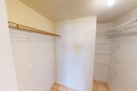 Купить кондоминиум в Окленд-Парк, Флорида 3 комнаты, 69.68м2, № 2177077 - фото 11