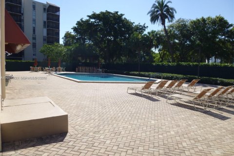 Condo in Aventura, Florida, 2 bedrooms  № 2040920 - photo 24