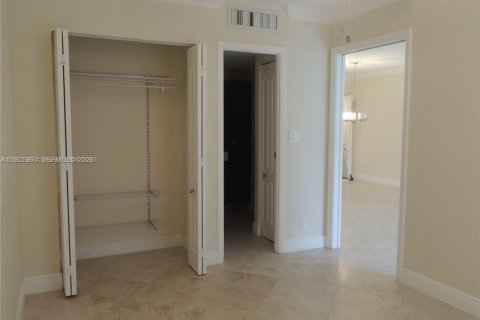 Condo in Aventura, Florida, 2 bedrooms  № 2040920 - photo 21