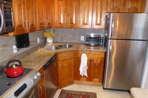 Condo in Aventura, Florida, 2 bedrooms  № 2040920 - photo 10