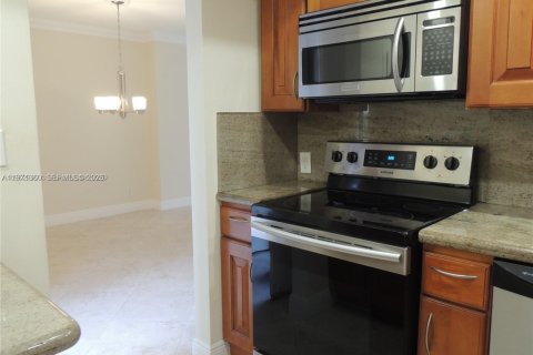 Condo in Aventura, Florida, 2 bedrooms  № 2040920 - photo 12