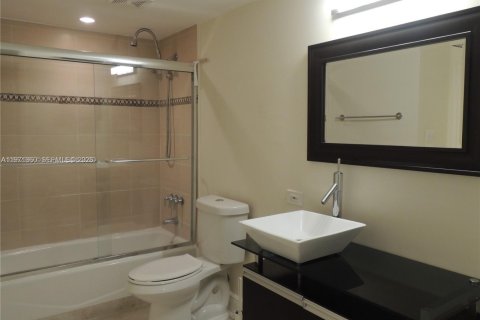 Condo in Aventura, Florida, 2 bedrooms  № 2040920 - photo 13