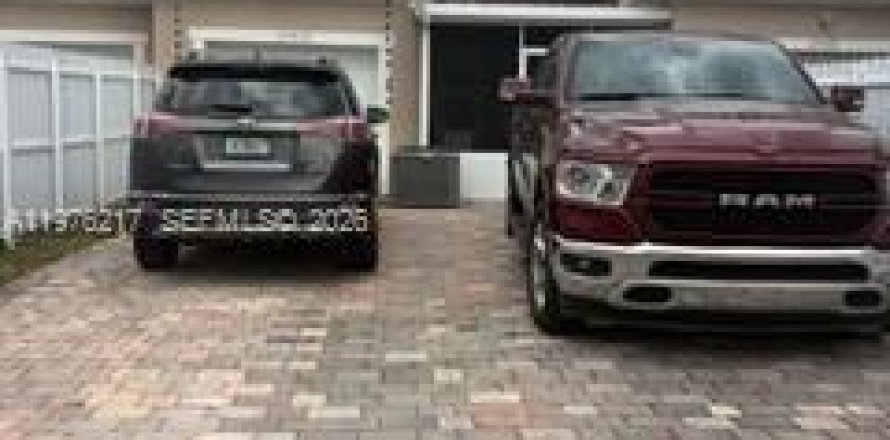 Townhouse in Homestead, Florida 3 bedrooms, 146.79 sq.m. № 2040464