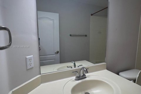 Townhouse in Homestead, Florida 3 bedrooms, 146.79 sq.m. № 2040464 - photo 12