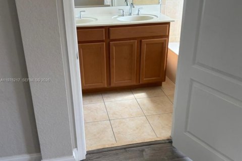 Touwnhouse à louer à Homestead, Floride: 3 chambres, 146.79 m2 № 2040464 - photo 20