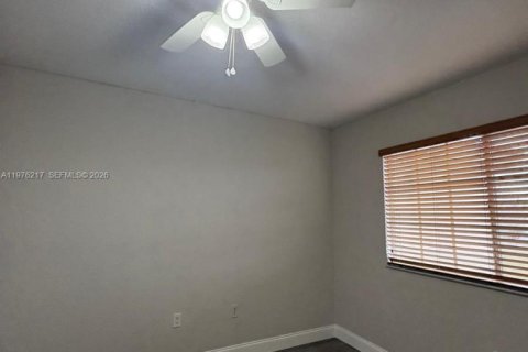 Townhouse in Homestead, Florida 3 bedrooms, 146.79 sq.m. № 2040464 - photo 8