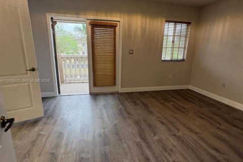 Townhouse in Homestead, Florida 3 bedrooms, 146.79 sq.m. № 2040464 - photo 10