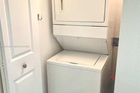 Снять в аренду кондоминиум в Халландейл-Бич, Флорида 2 спальни, 125.79м2, № 1990628 - фото 11
