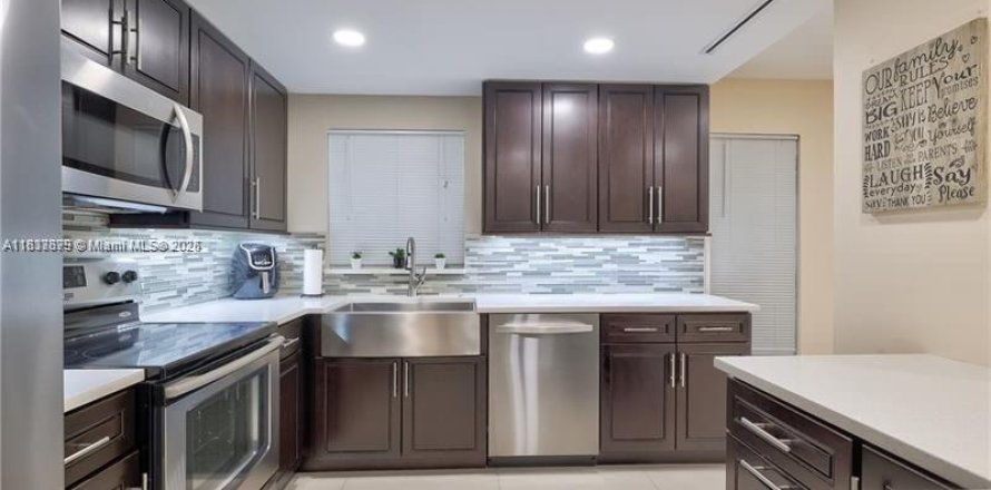 Condo in Coral Springs, Florida, 3 bedrooms № 1842408