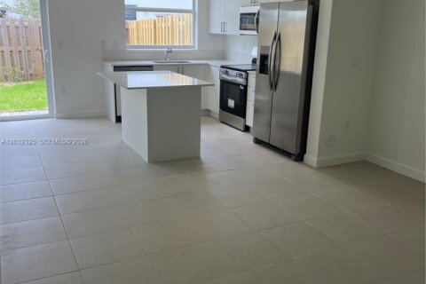 Touwnhouse à louer à Homestead, Floride: 3 chambres, 123.56 m2 № 2145766 - photo 6
