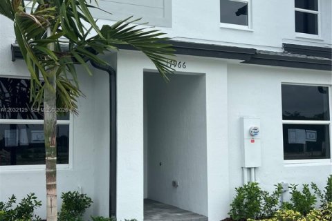Touwnhouse à louer à Homestead, Floride: 3 chambres, 123.56 m2 № 2145766 - photo 3