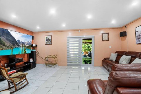 Adosado en venta en Miami Gardens, Florida, 3 dormitorios, 132.85 m2 № 1991958 - foto 13