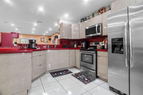 Adosado en venta en Miami Gardens, Florida, 3 dormitorios, 132.85 m2 № 1991958 - foto 5