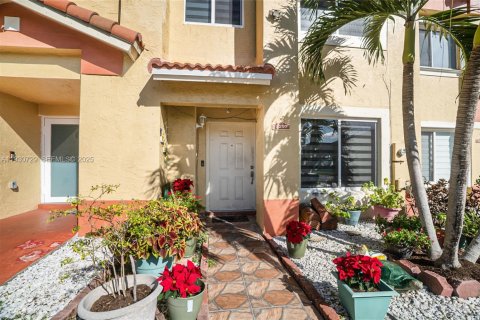 Adosado en venta en Miami Gardens, Florida, 3 dormitorios, 132.85 m2 № 1991958 - foto 4