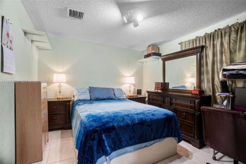 Adosado en venta en Miami Gardens, Florida, 3 dormitorios, 132.85 m2 № 1991958 - foto 16