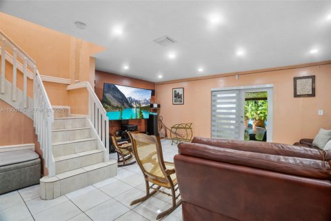 Adosado en venta en Miami Gardens, Florida, 3 dormitorios, 132.85 m2 № 1991958 - foto 9